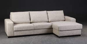 Moderne 3-personers sofa med chaiselong. Model Julia ecru