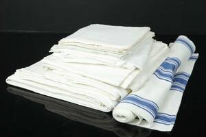 PARTI med linnedukar och linnehanddukar