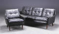 Dansk møbelproducent. Sofasæt i sort læder. Trepersoners sofa og lænestol 2