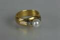 RING med odlad pärla och diamanter 2 st, guld, 23 k, 10,82 g