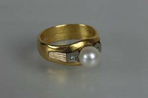 RING med odlad pärla och diamanter 2 st, guld, 23 k, 10,82 g