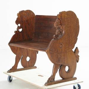 Hallbänk 1900-talets första hälft