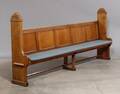 Kirkebænk i massiv eg med løs hynde, 1950erne 