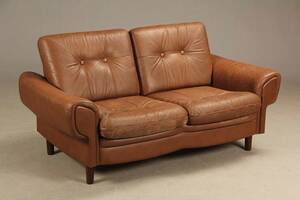 Dansk møbelproducent. To pers. sofa