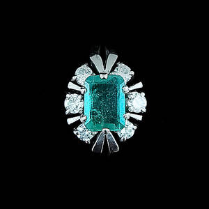 RING med ametist 0,84 carat samt diamanter 0,29 carat, vitguld, 18 K, vikt 4,70 gram.