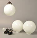 Tre pendler i opalglas. 1900-tallet. 3
