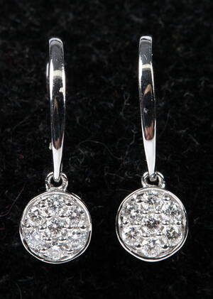 Brillant ørehængere, 14 kt guld, ca. 0.22 ct. Et par 2