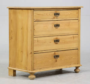 Kommode, afsyret fyrretræ