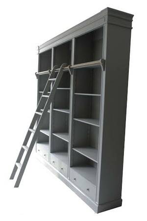 Bogreol i massiv helmalet træ i fransk landstil 5 Denne vare er sat til omsalg under nyt varenummer 4368853