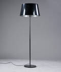 Standerlampe  af sortlakeret metal