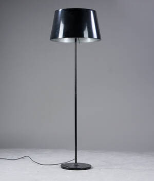 Standerlampe af sortlakeret metal