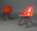 Charles Eames Par gyngestole i orange glasfiber, model Rocker 2