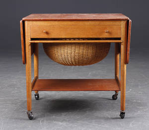 Hans J. Wegner 1914-2007 Sybord i teaktræ