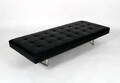 Daybed af sort læder.