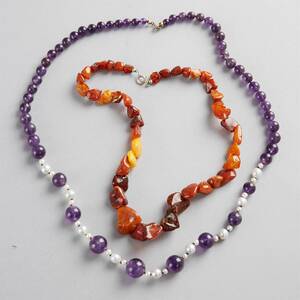 Halsband 2 st bl a Bärnsten