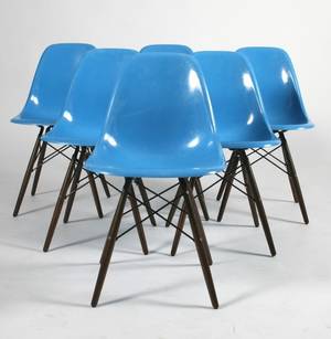 Charles Eames Sæt på seks stole model DSW i blå glasfiber 6