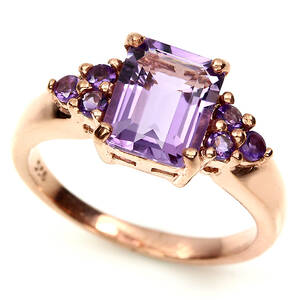 Ring af roséguldbelagt sterlingsølv fattet med smaragdsleben ametyst Denne vare er sat til omsalg under nyt varenummer 3948501