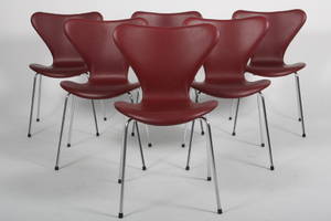 Arne Jacobsen 1902 - 1971. Sæt på seks stole syveren , model 3107. Red Indian elegance læder. 6