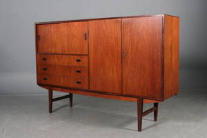 Dansk møbelproducent. Skænk i Teak