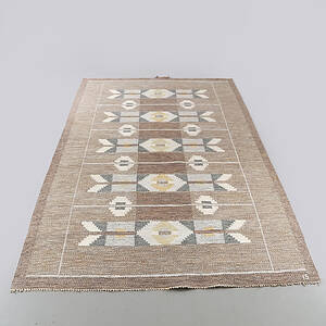 INGEGERD SILOW. Matta, rölakan, ca 239x159 cm.