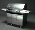 Gasgrill i rustfri stål med 6 brændere og sidebrænder.
