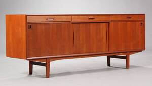 Dansk møbelproducent. Lav skænk, teaktræ