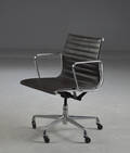 Charles Eames. Kontorstol fra serien Aluminium Group Konference