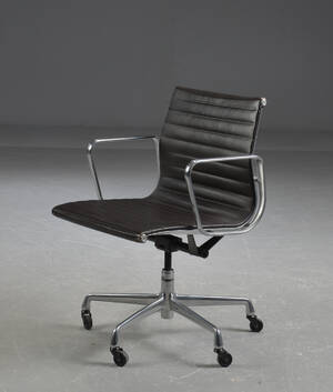 Charles Eames. Kontorstol fra serien Aluminium Group Konference