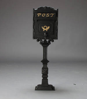 Sortlakeret postkasse i aluminum