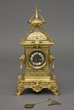 Taffelur i messing. 1900-tallets begyndelse.