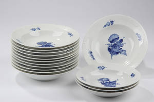 Royal Copenhagen, Blå Blomst med flettet kant, dybe tallerkener 15