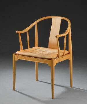 Hans J. Wegner. Armstol Kinastolen, model FH 4283, med stel af kirsebær
