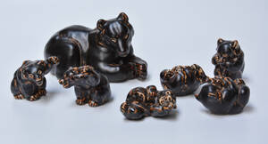 Knud Kyhn for Royal Copenhagen. En samling bjørne af stentøj. 7