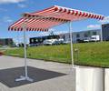 Frtistående dobbeltsidet markise hvidrød