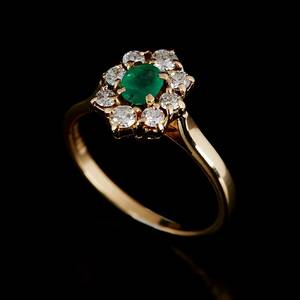 Ring 18 k guld smaragd briljanter