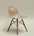 Charles Eames 1907 - 1978. Nummereret skalstol, model DSW