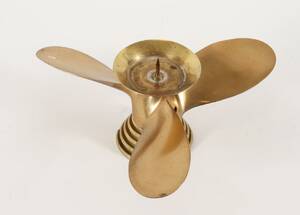 Ljusstake i mässing, 1900-tal