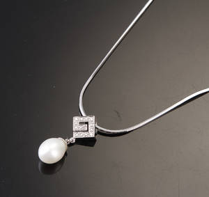 Hvidgulds perlevedhæng med rhodineret sølvkæde 2