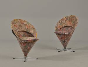 Verner Panton 1926-1998. Par kræmmerhusstoleCone chairs. 2