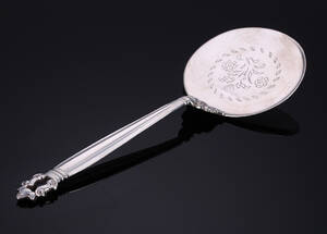 Johan Rohde for Georg Jensen Konge  Acorn serveringsspade af sølv, anno 1928