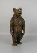 Stehender Bär, vollplastische Figur, Lindenholz, braun bemalt, 2. Hälfte 19. Jh.