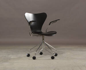 Arne Jacobsen. Kontorstol m. armlæn model 3217