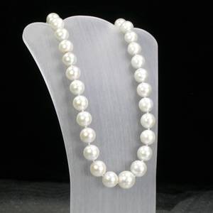 Südsee-Perlenkette mit goldener Kugelschließe