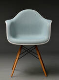 Charles Eames. Armstol, model DAW 