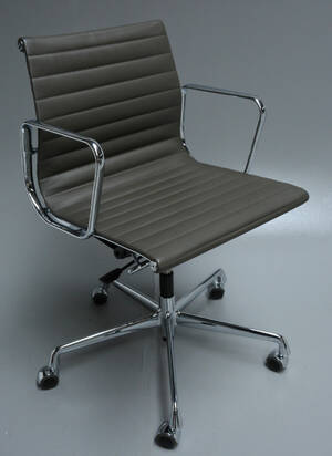 Charles Eames. Kontorstol i Full Leather, model EA-117 