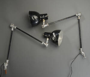 Marque Rijo.  Et par belgiske værksetds lamper af metal mærket Rijo og patent 2.