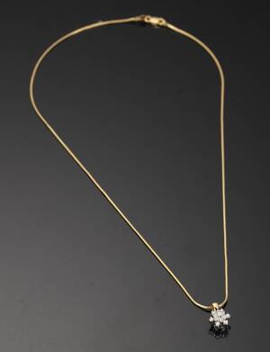 Brillantvedhæng og halskæde af guld 2