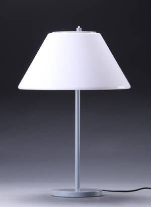 Per Iversen for Louis Poulsen. Bordlampe  Denne vare er sat til omsalg under nyt varenummer 4338391