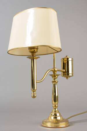 Tischleuchte aus Messing.