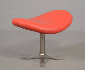 Poul M. Volther. Corona  skammel monteret med rødt læder